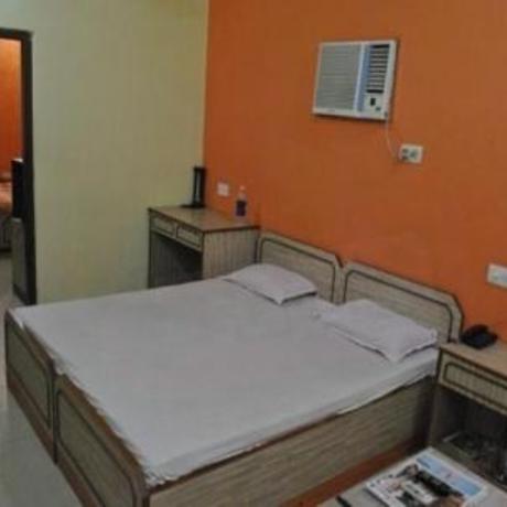 Hotel Venkateswara Kolkata Bagian luar foto