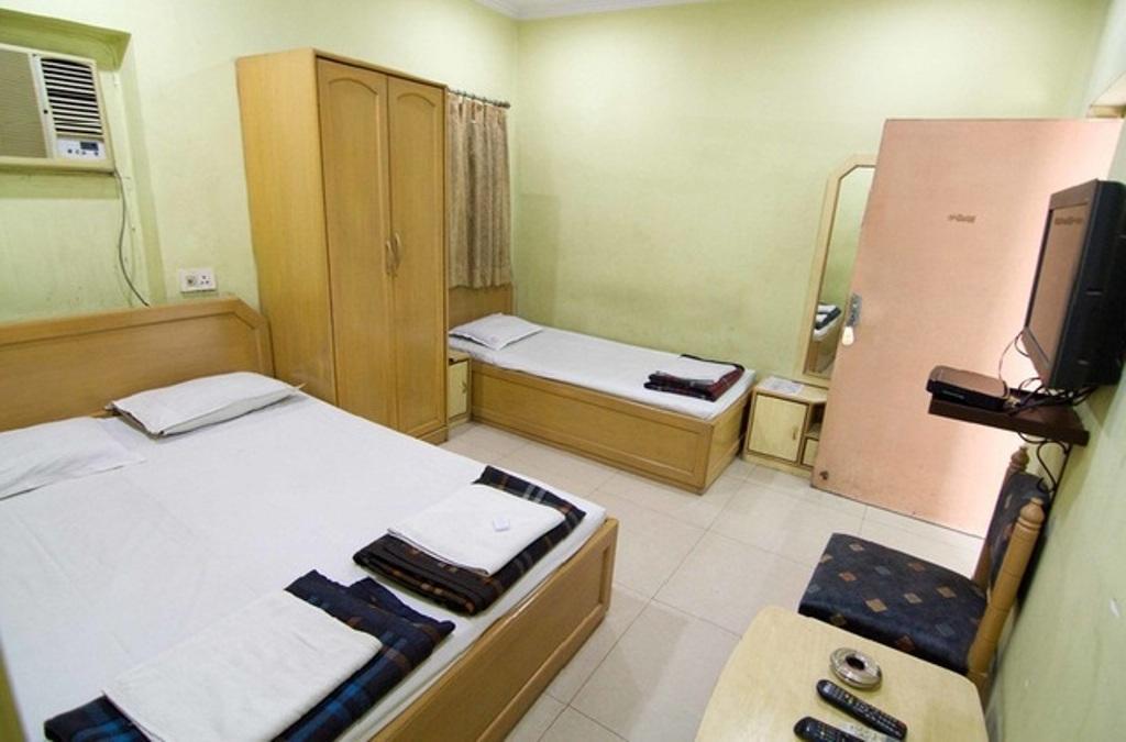 Hotel Venkateswara Kolkata Bagian luar foto